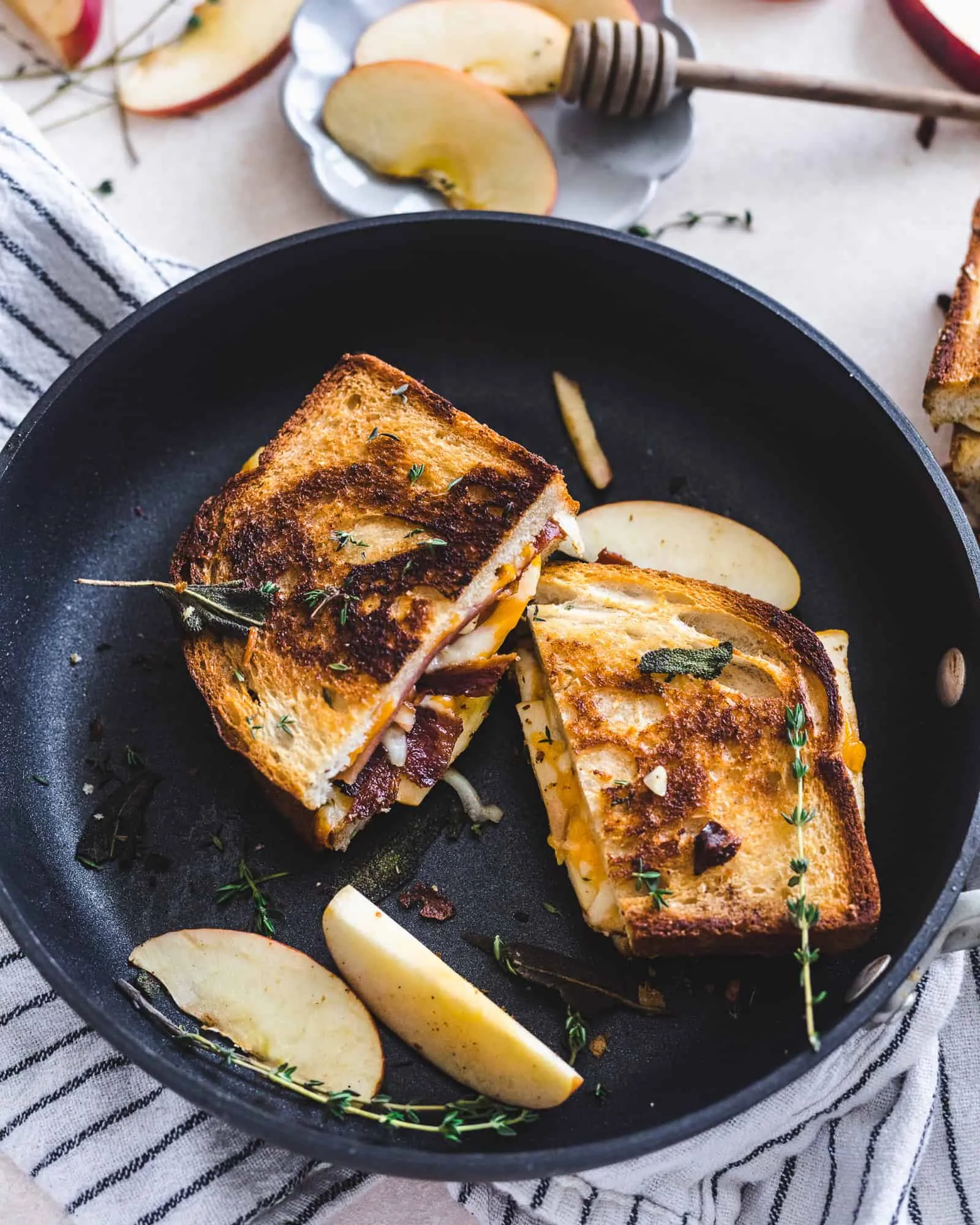 Apple Bacon and Cheddar Grilled Cheese