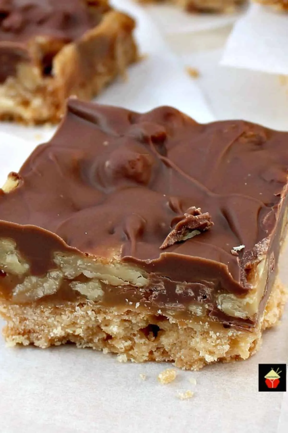 Caramel Pecan White Dark Chocolate Chip Toffee Bars