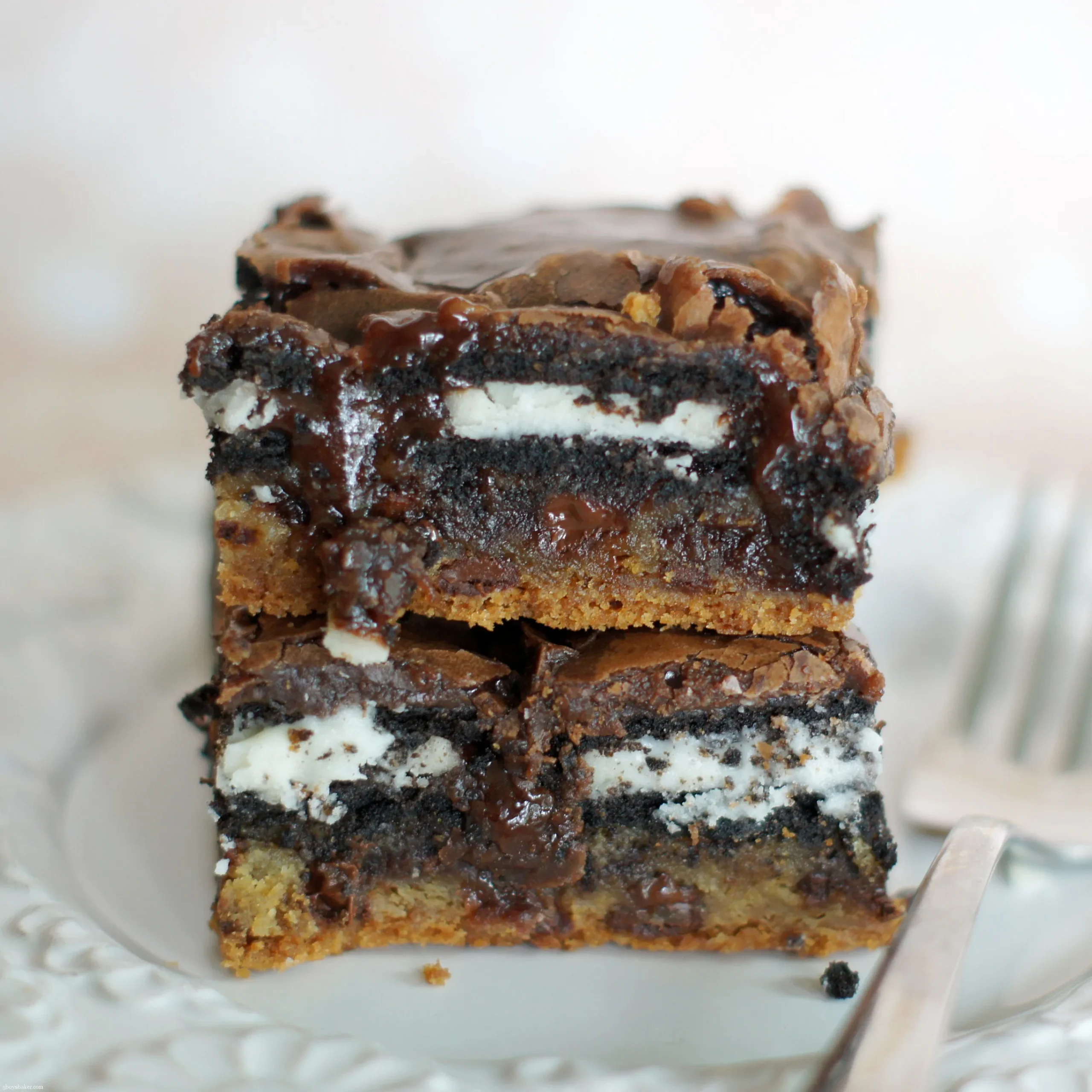 Chocolate Chip and Oreo Fudge Brownie Bars