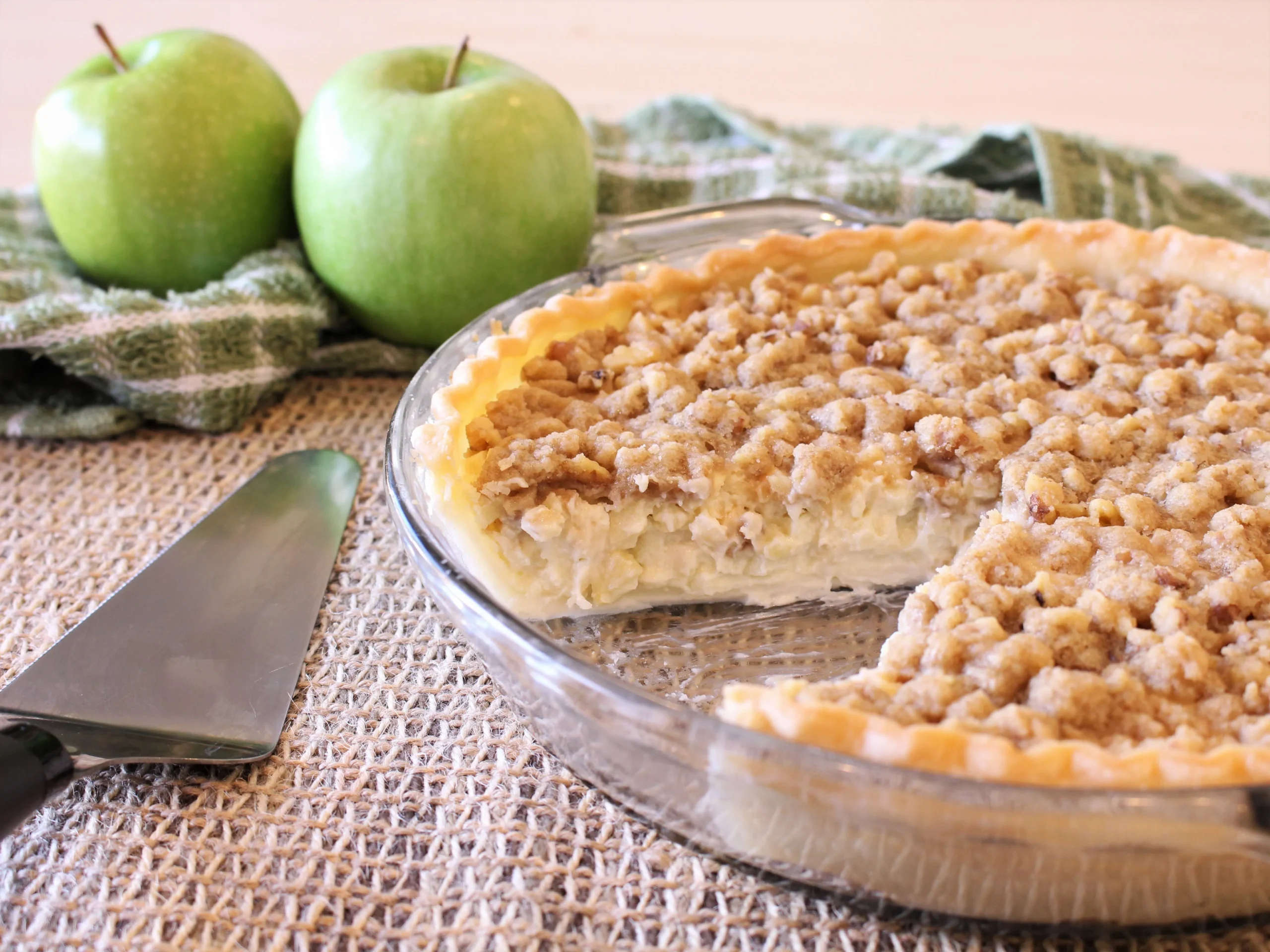 Deep Dish Sour Cream Apple Pie