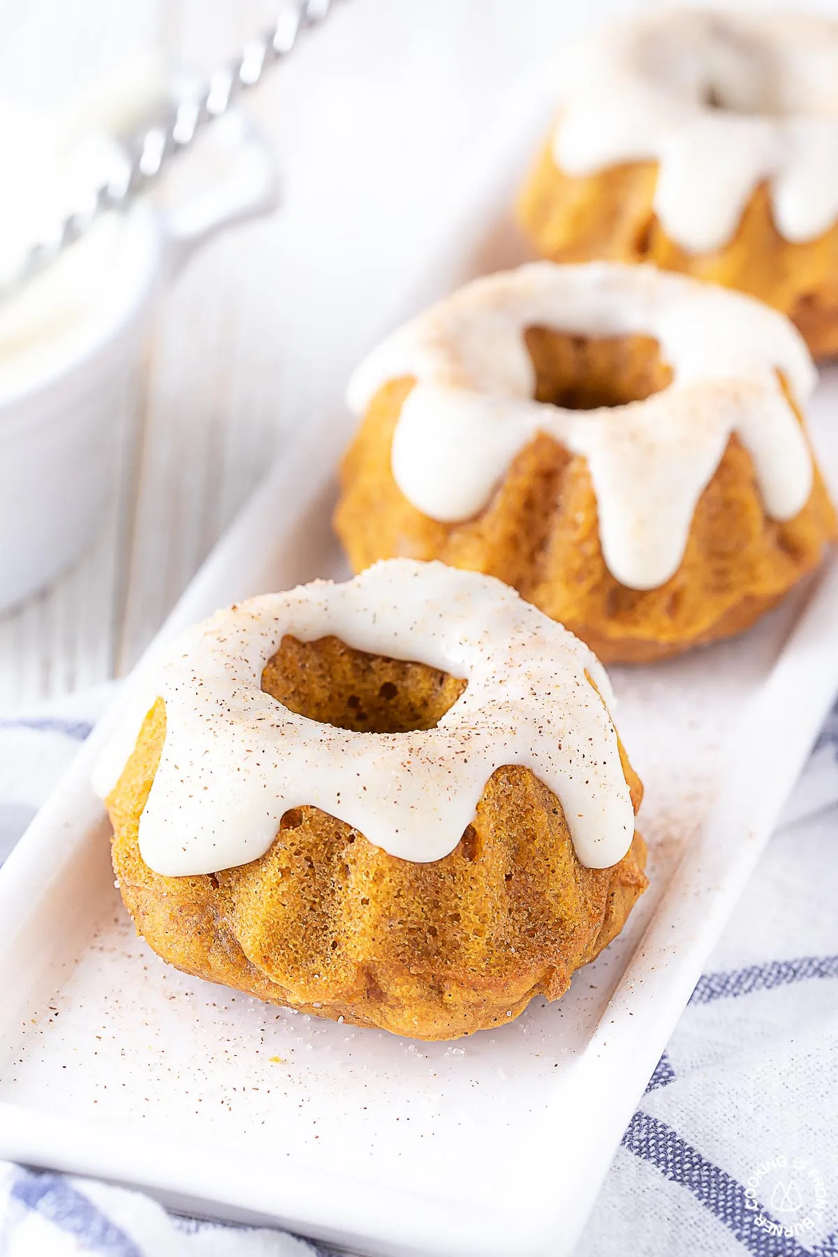 Easy Mini Pumpkin Bundt Cakes
