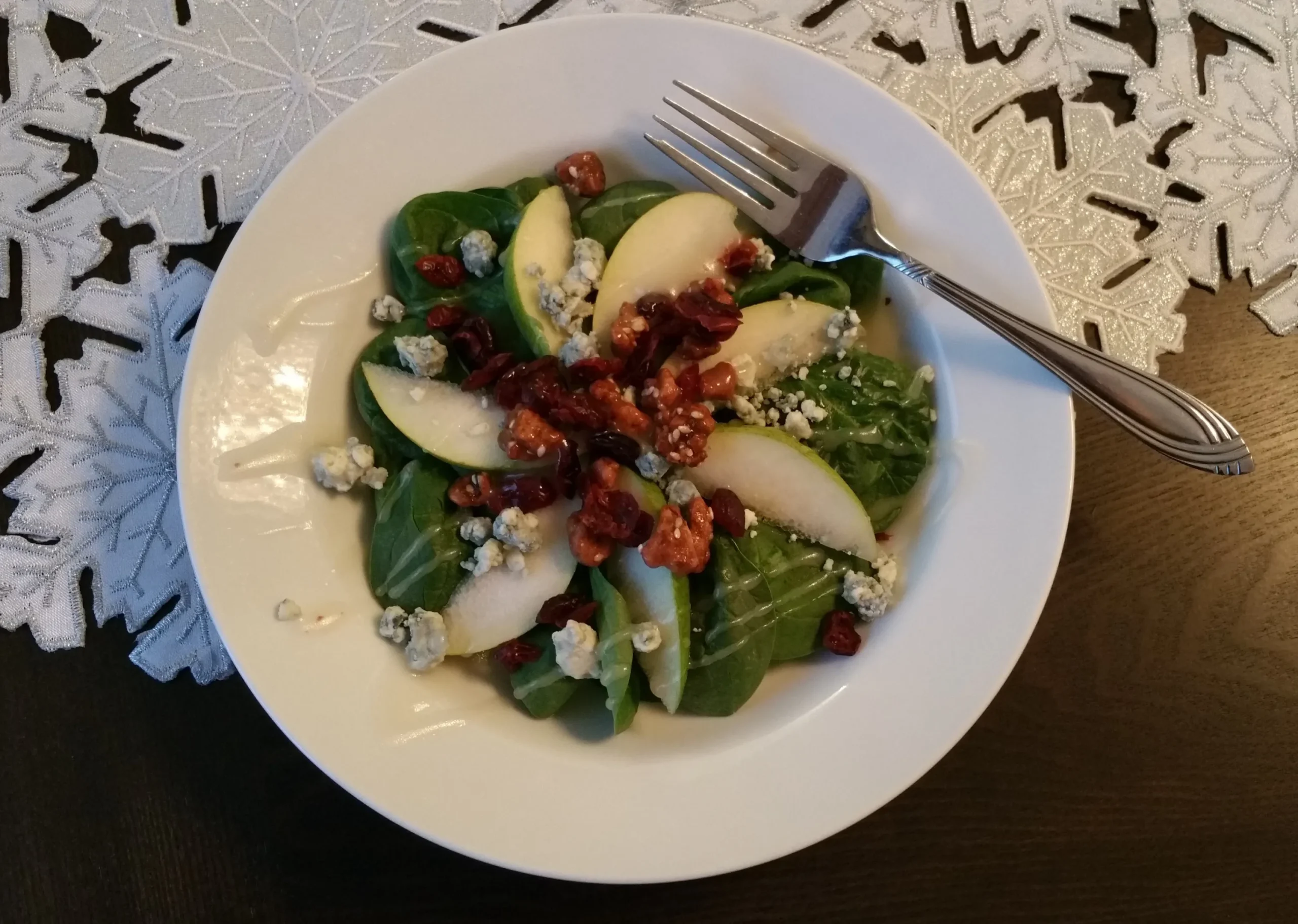 Easy Spinach Pear Gorgonzola Salad