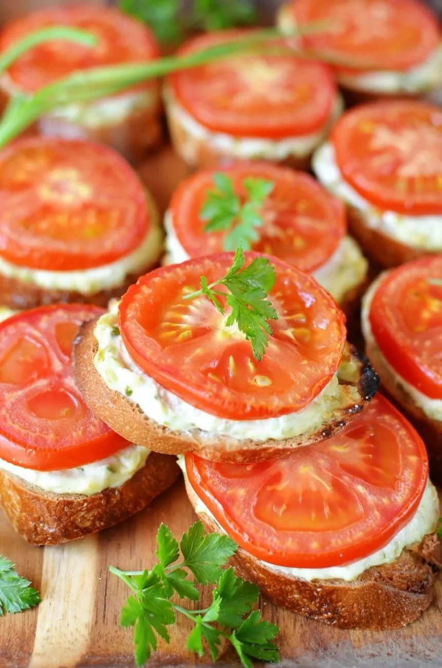 Garlic Cream and Tomato Crostini