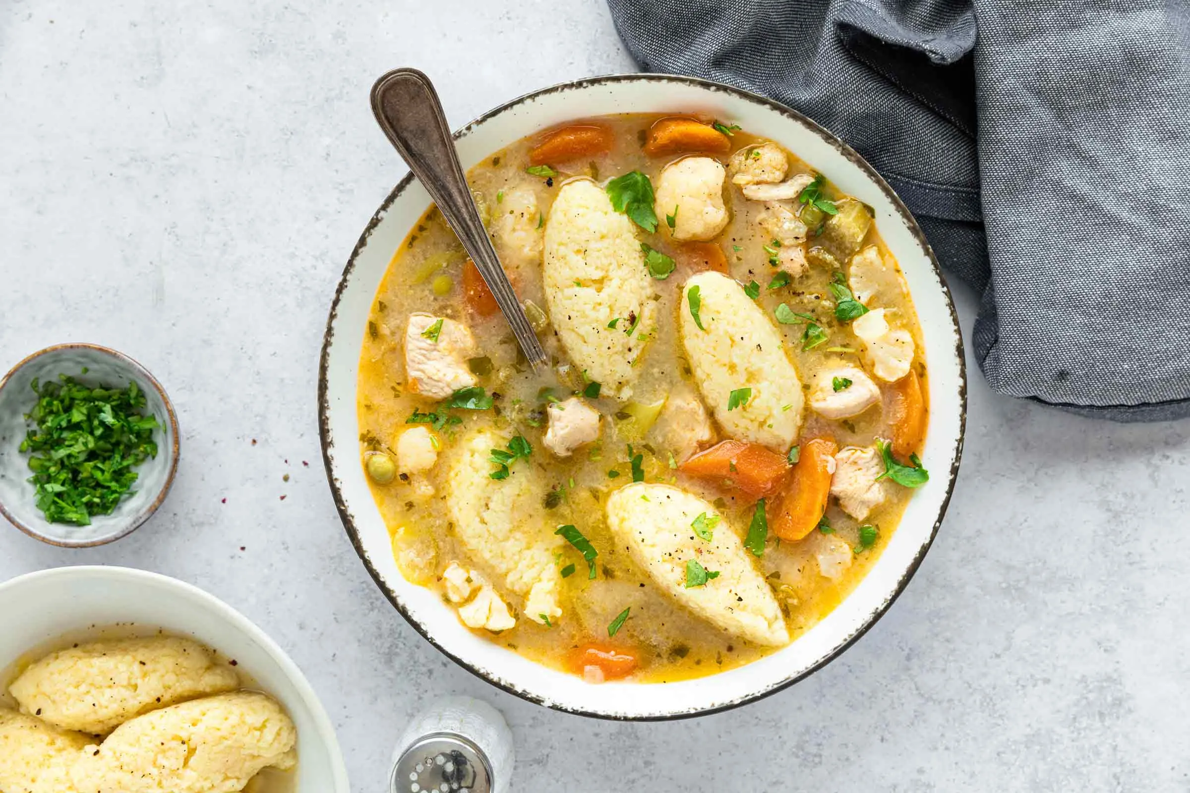 Hearty Chicken Stew with Dumplings