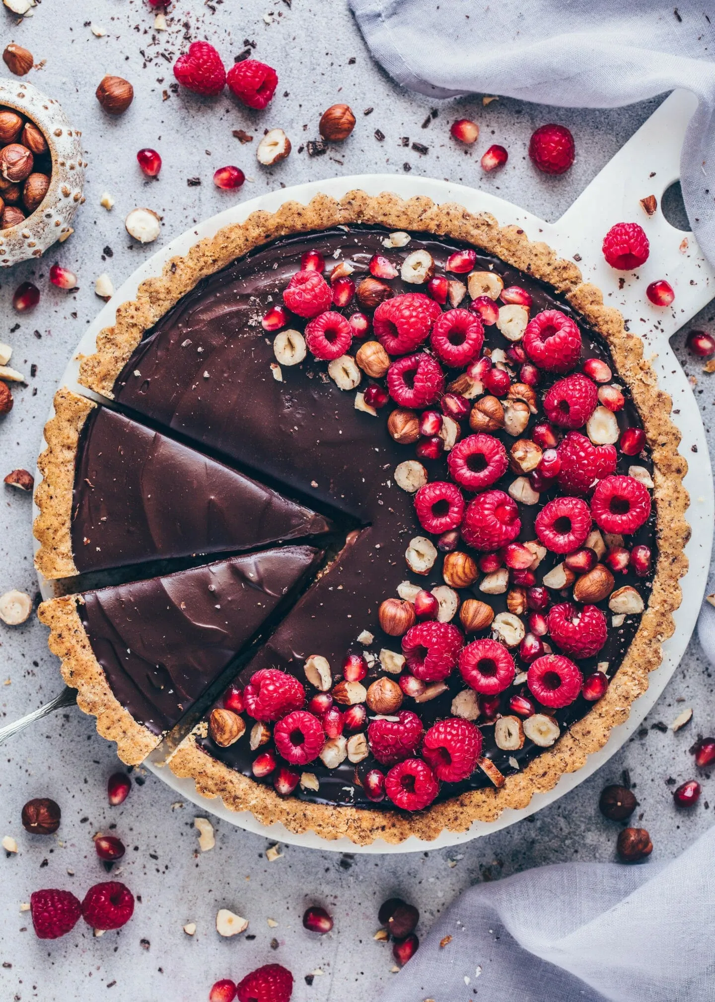 Himbeer Schokoladen Tarte mit Haselnüssen