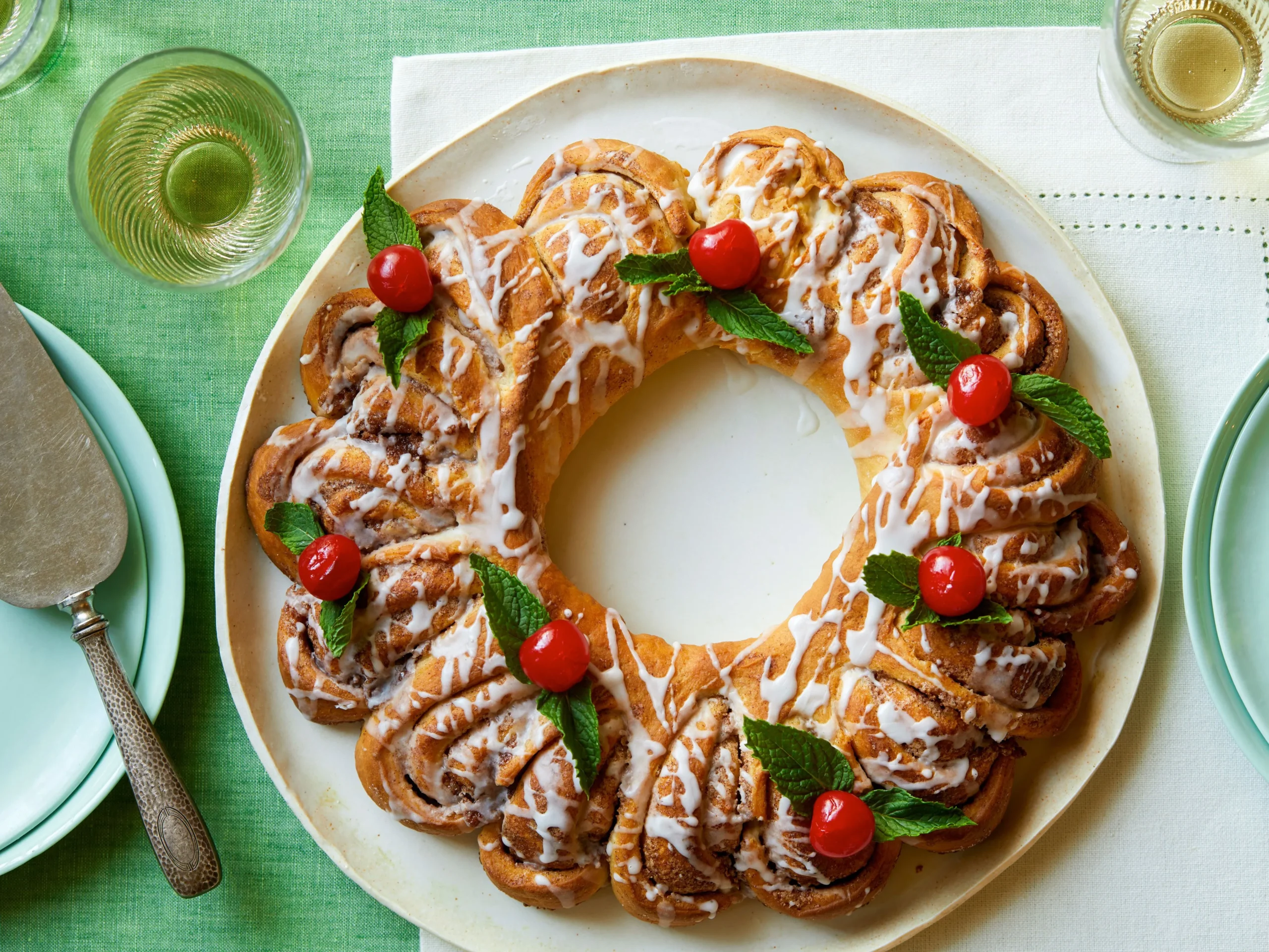 Iced Cinnamon Wreath Mezonos and Parve