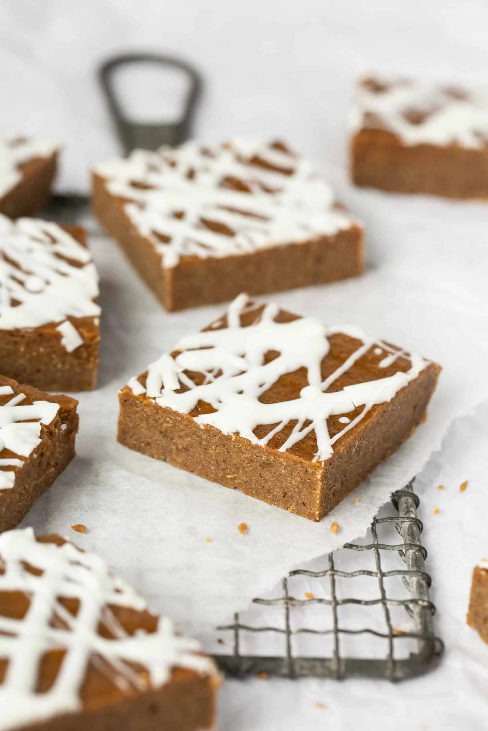 Iced White Chocolate Gingerbread Blondies