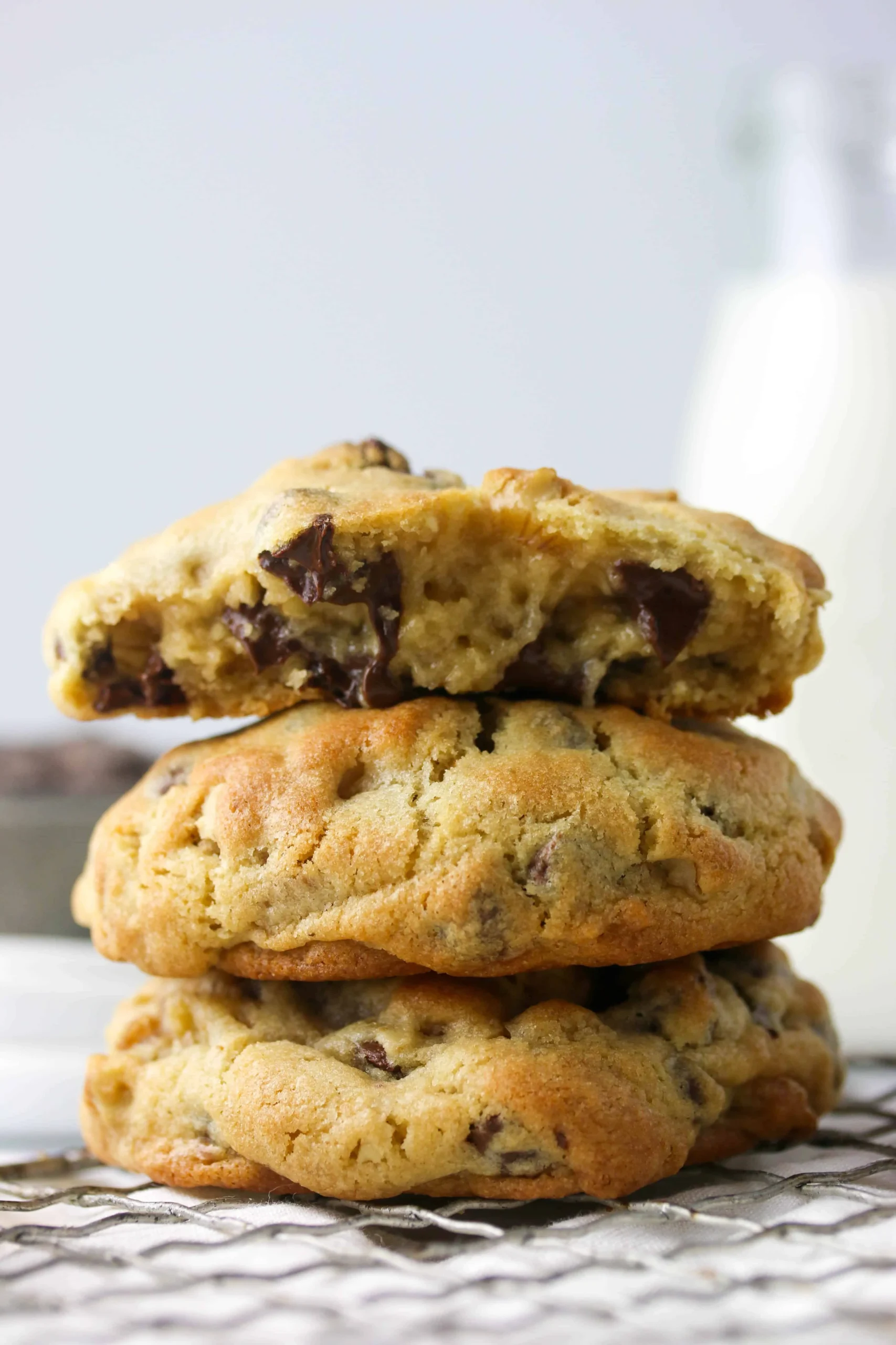 Levain Bakery Chocolate Chip Walnut Cookie