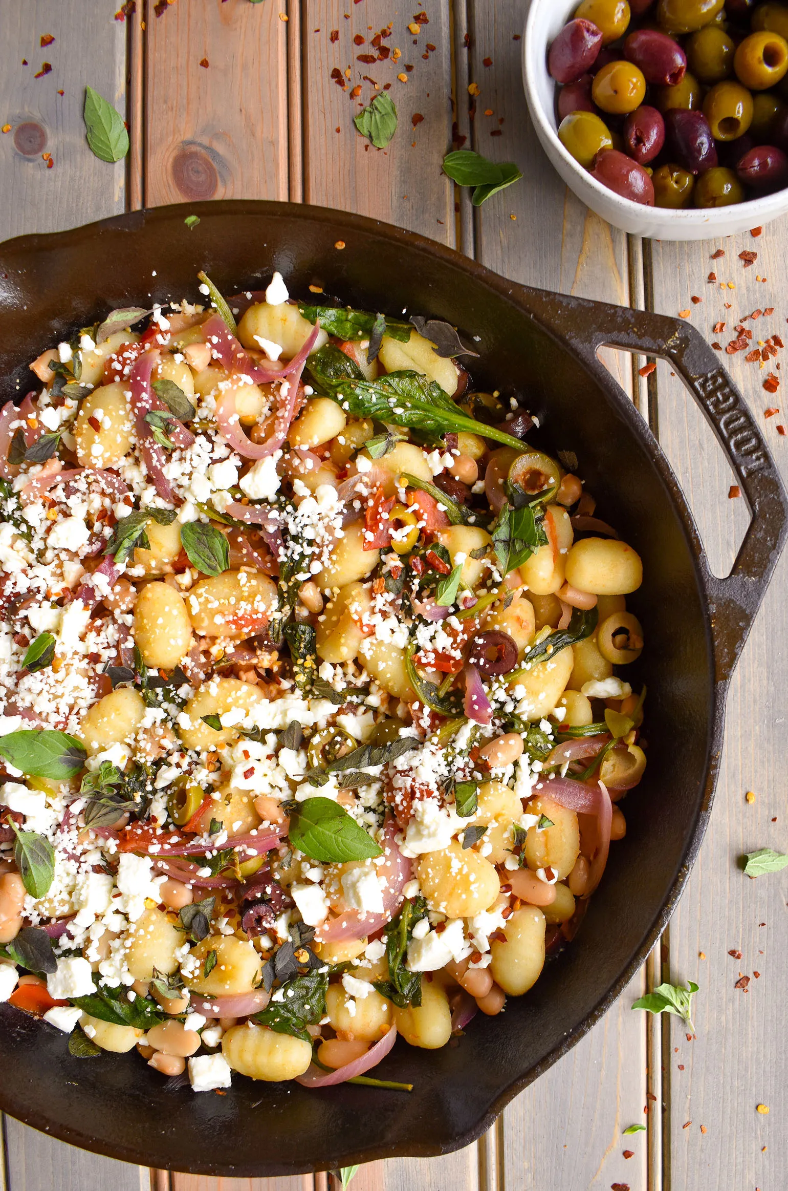 Mediterranean Skillet Gnocchi with White Beans and Spinach
