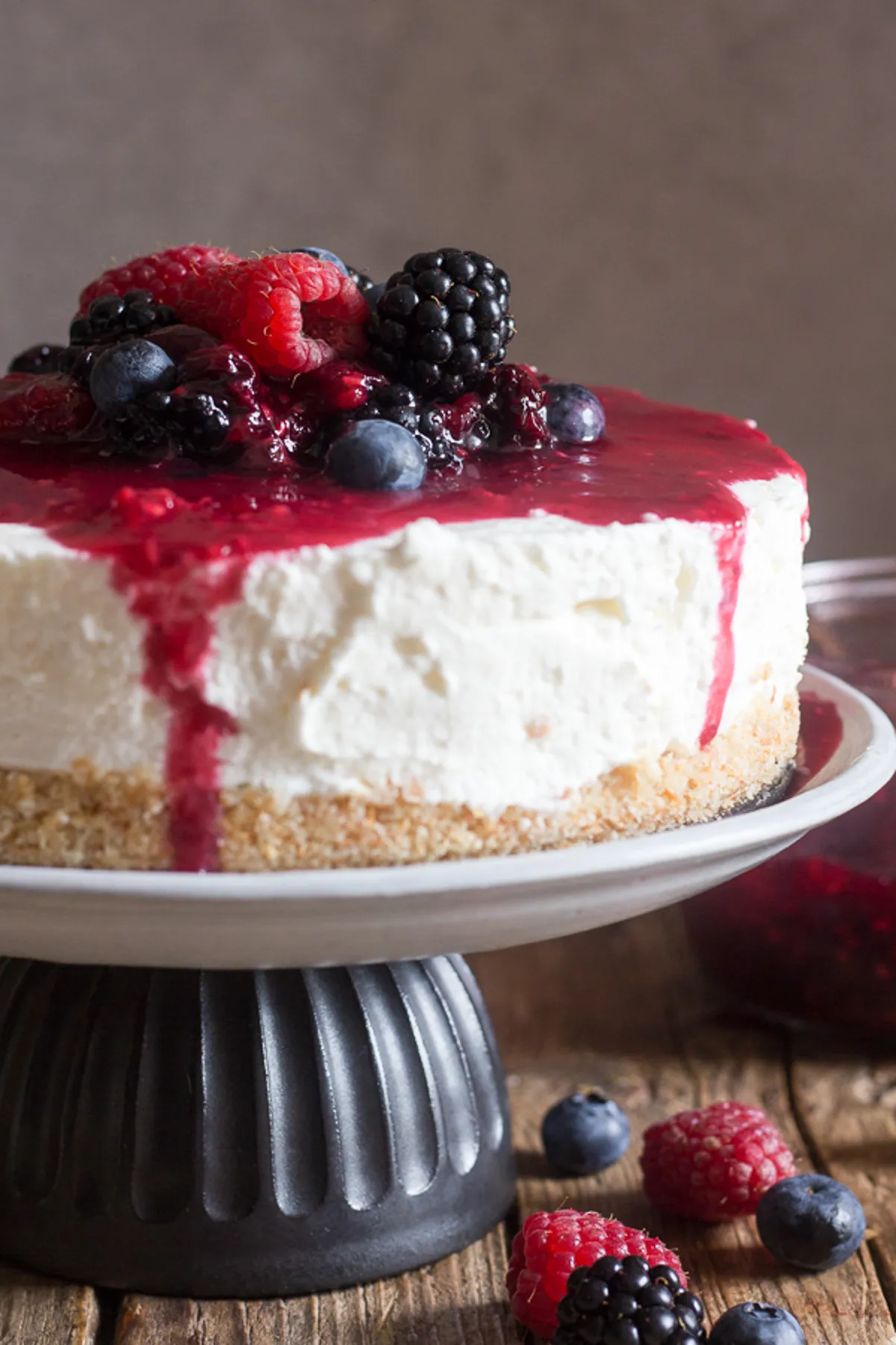 No Bake Berries and Cream Cake