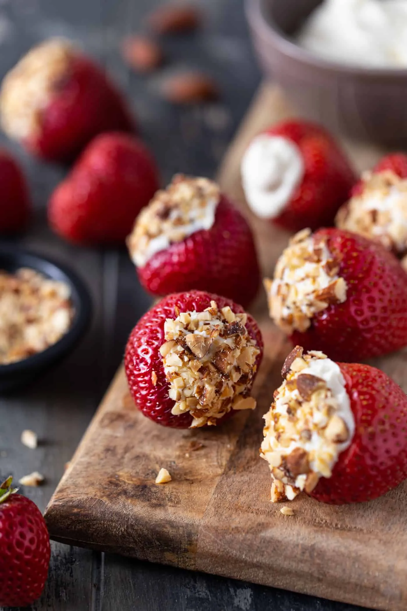No Bake Cheese Cake Stuffed Strawberries