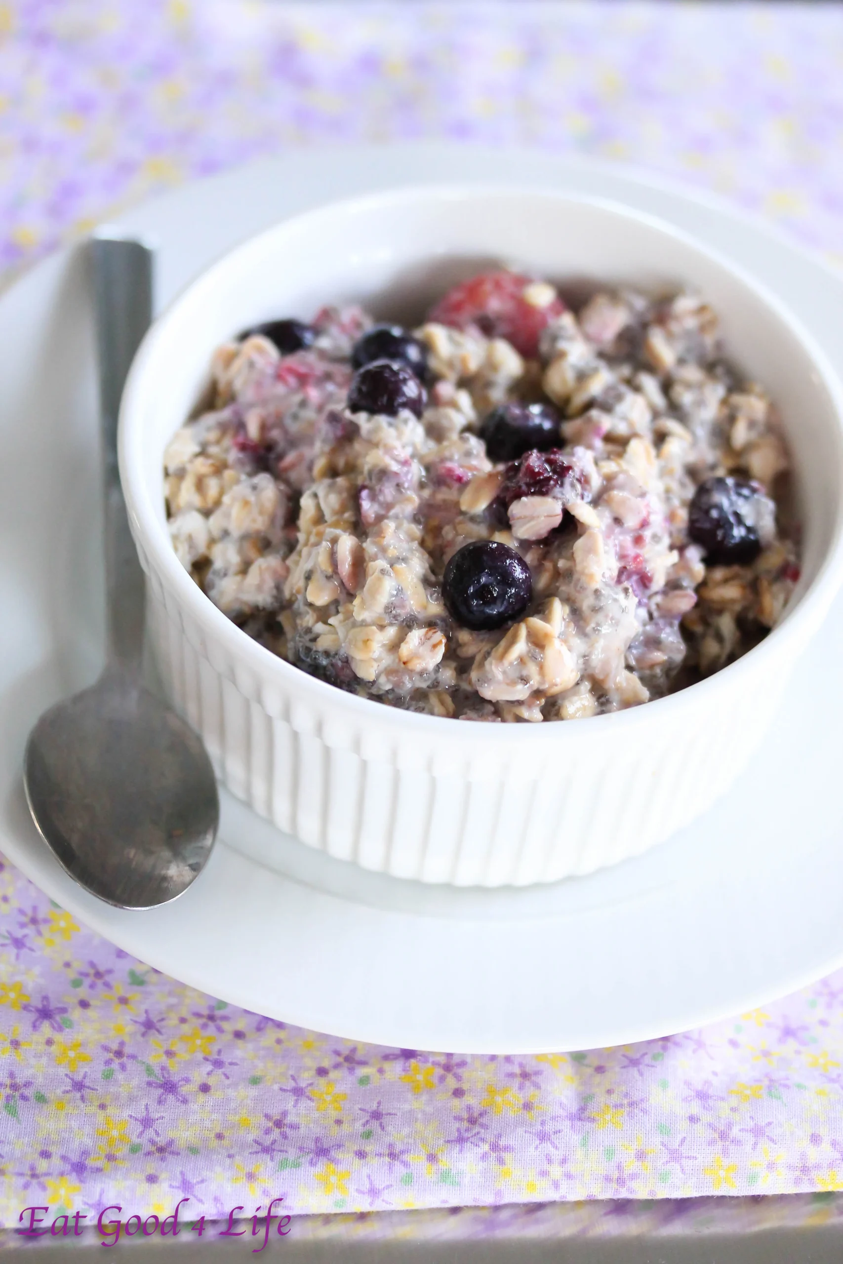 One Pan Fluffy Mixed Berry Protein Oatmeal