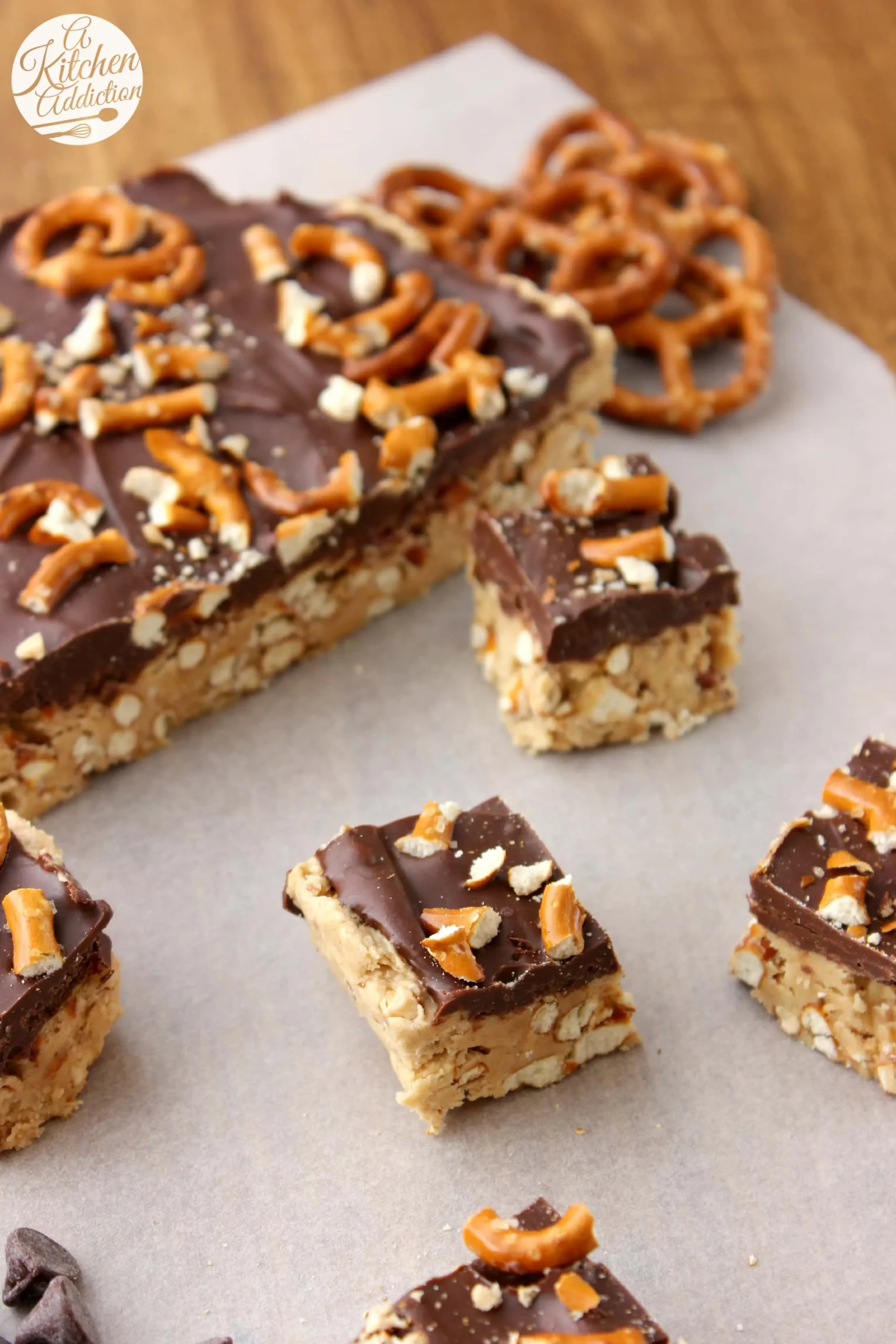 Peanut Butter Chocolate Pretzel Bars