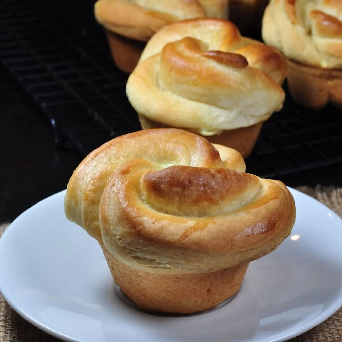 Rose Shaped Dinner Rolls (Rhodes Roll)