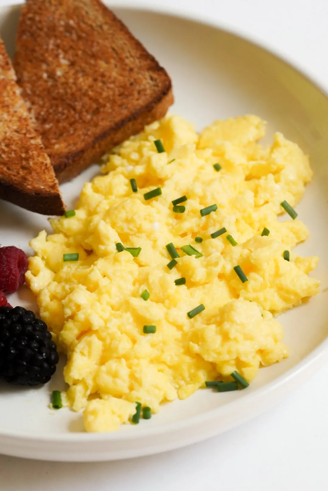 Scrambled Eggs with Cottage Cheese High Protein