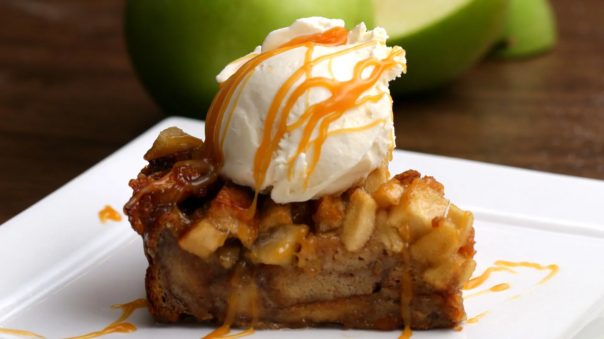 Slow Cooker Apple Pie Bread Pudding
