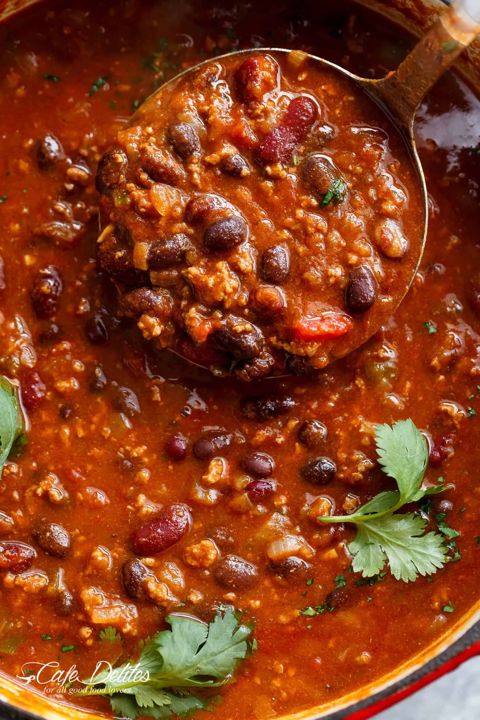 Slow Cooker Chili with Ground Beef and Beans