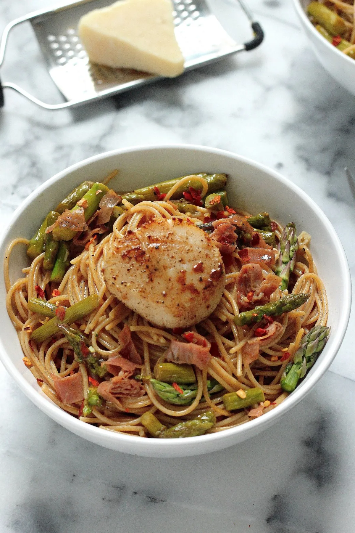 Spaghetti with Asparagus, Prosciutto, and Perfectly Seared Scallops