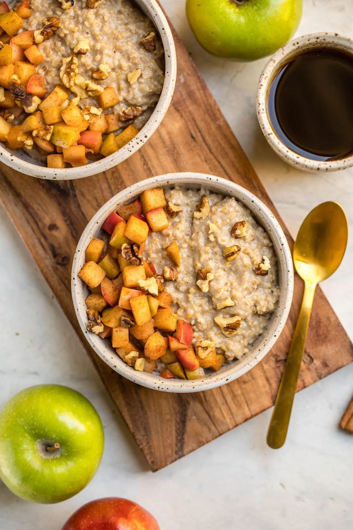 Vegan Apple Cinnamon Oatmeal