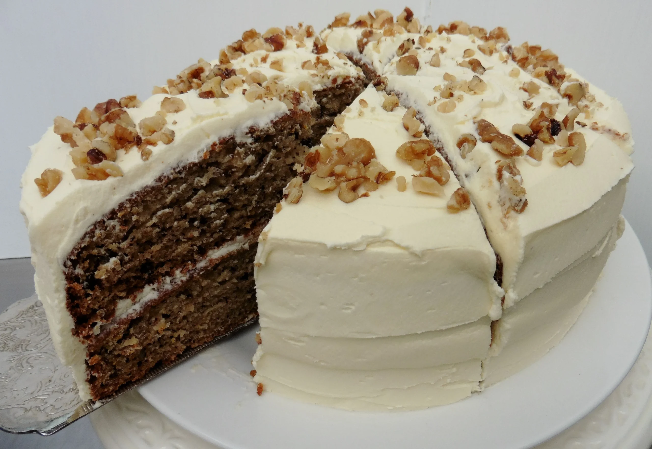 Walnut Sponge Vanilla Cake