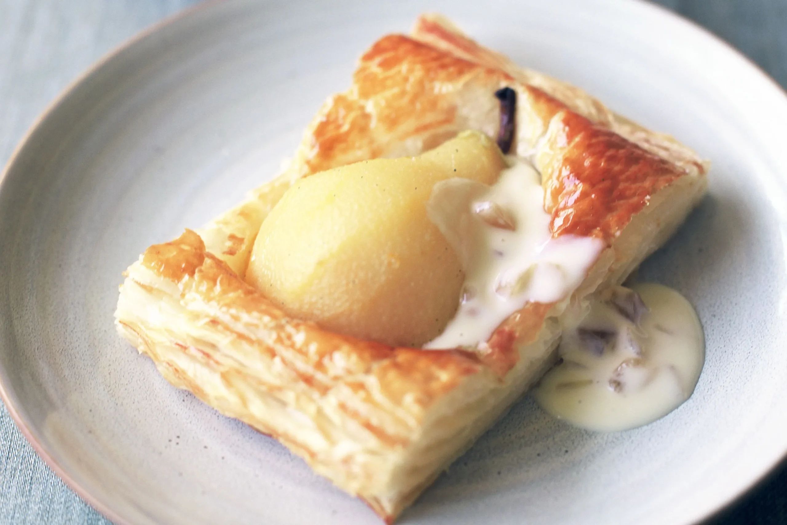 custard tart with pear and ginger