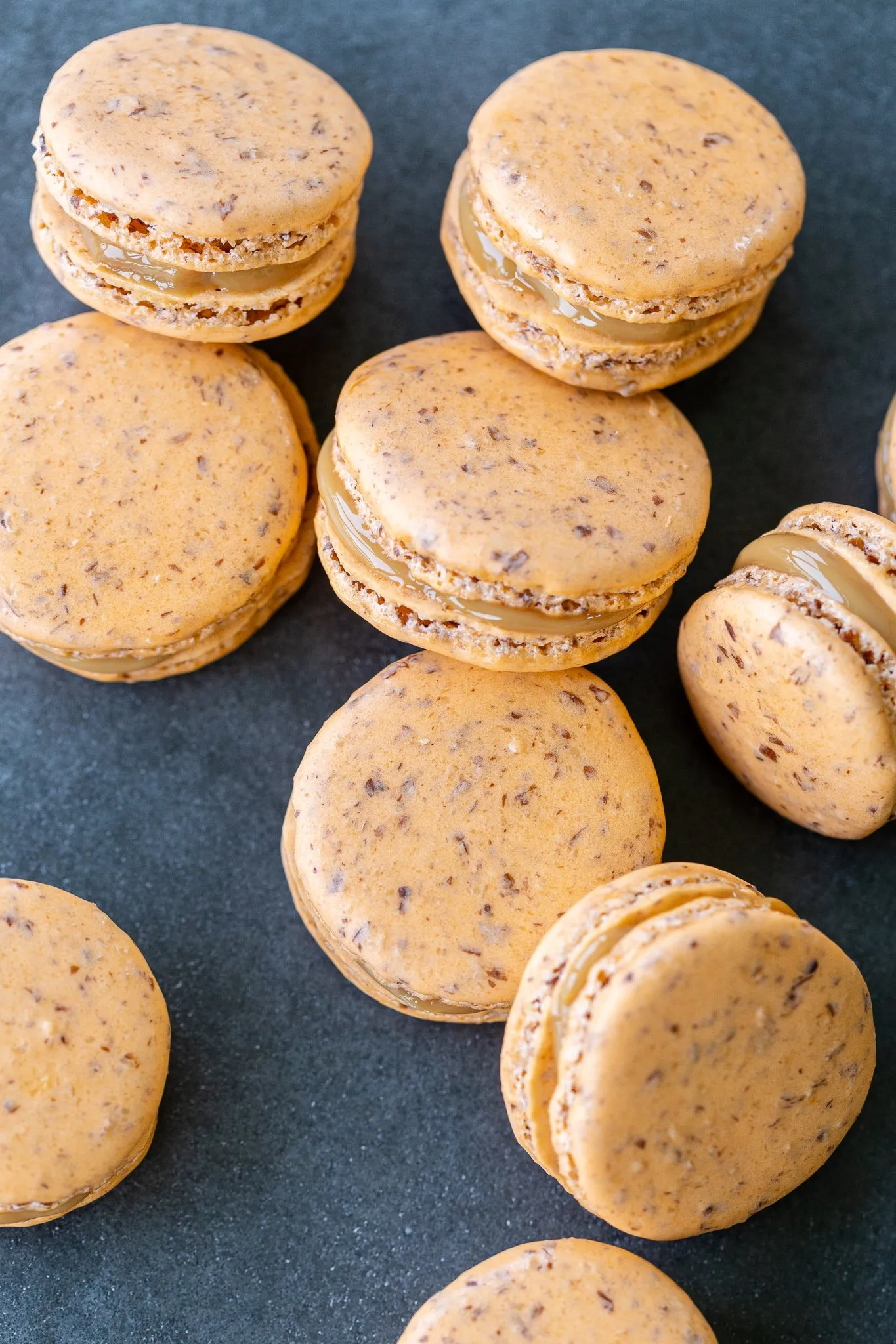 dulce de leche macarons